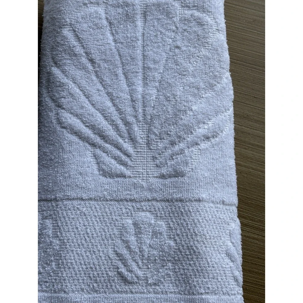 Vintage Cannon Sculpted White Seashell Hand Towel USA Made Very Clean Condition